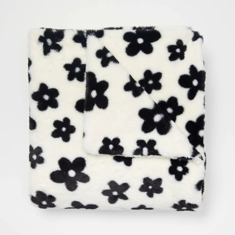 Dormify Daisy Plush Throw Blanket