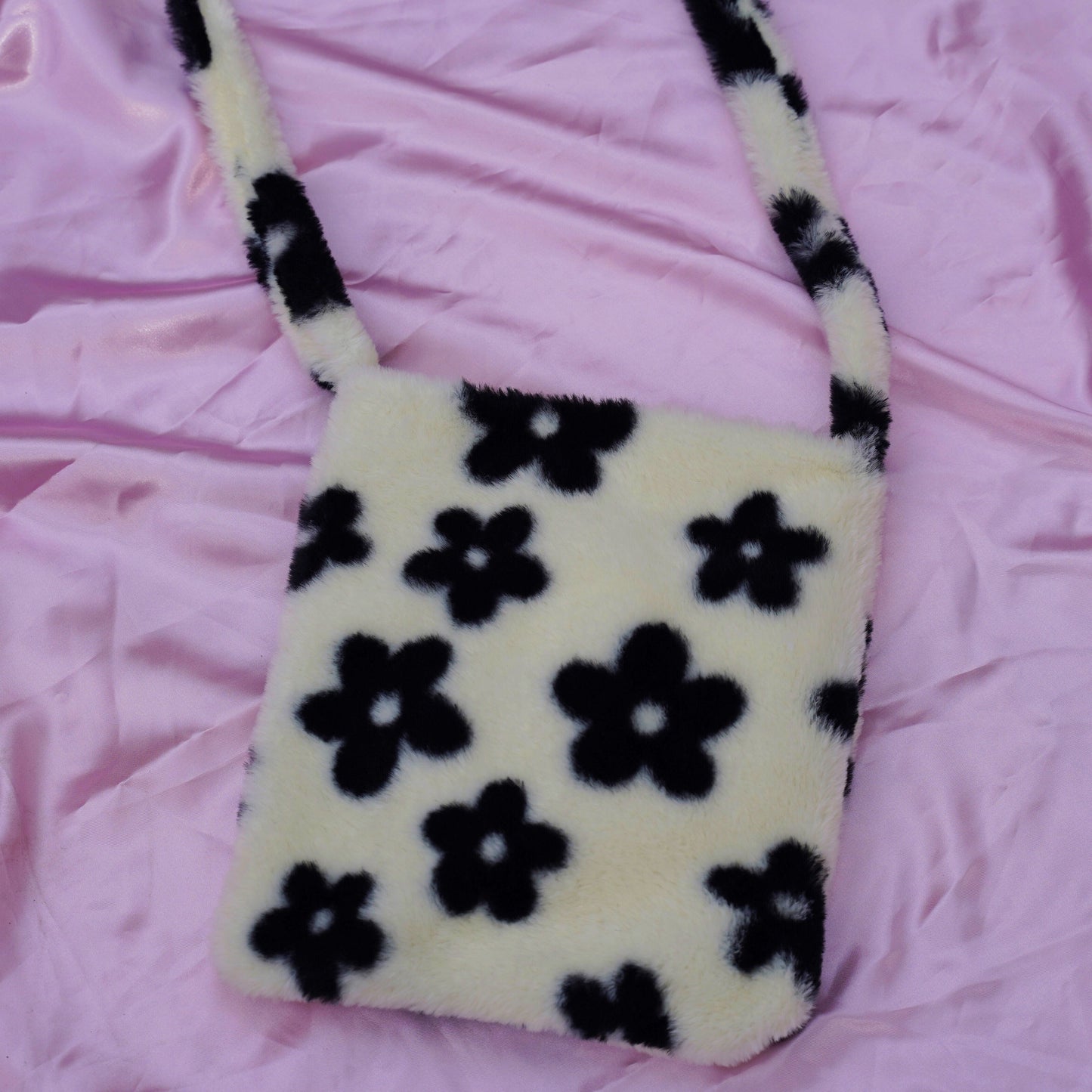 daisy fur tote