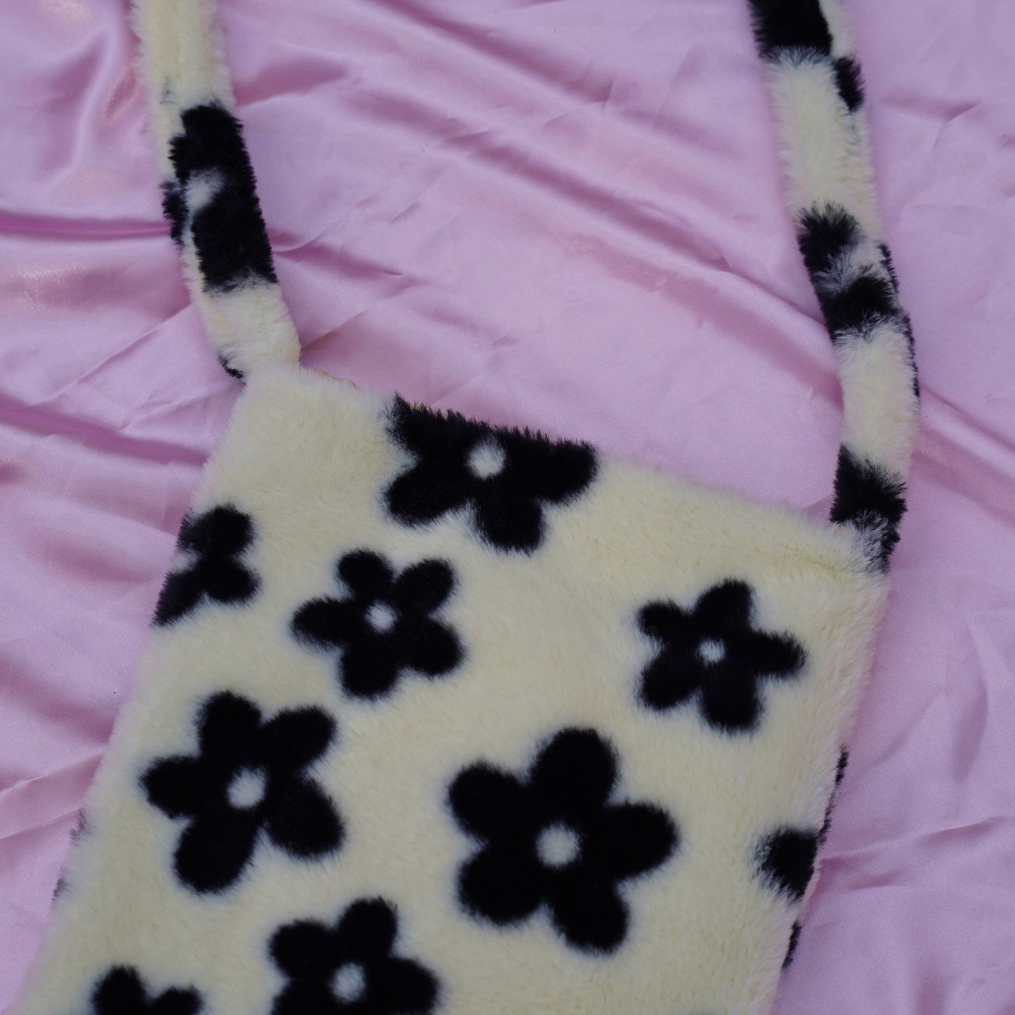 daisy fur tote