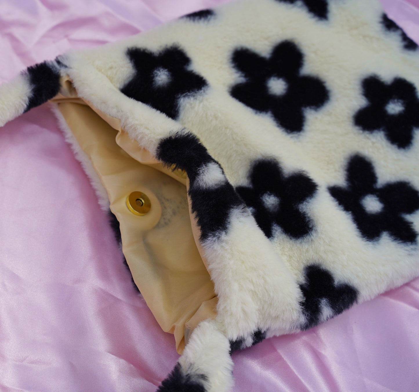 daisy fur tote