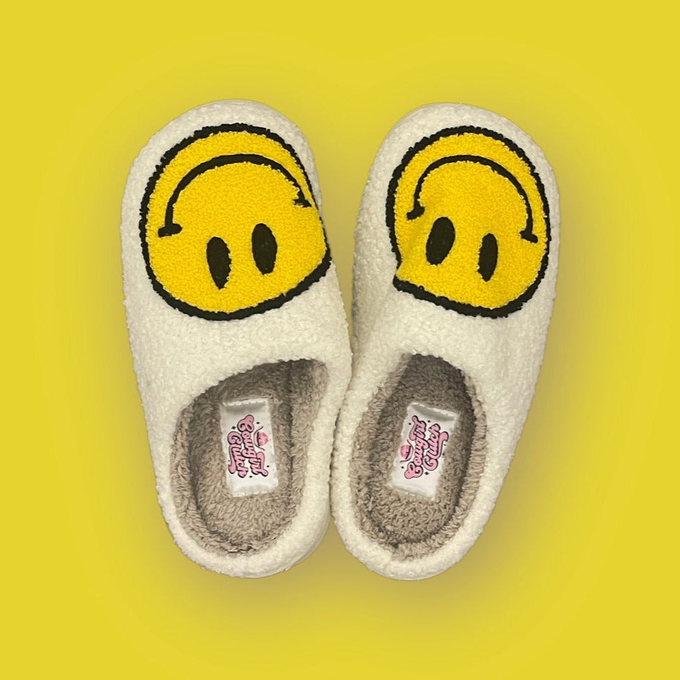 konkurrerende Troende Indigenous yellow preppy smiley face slippers – Cowgirl Clutch